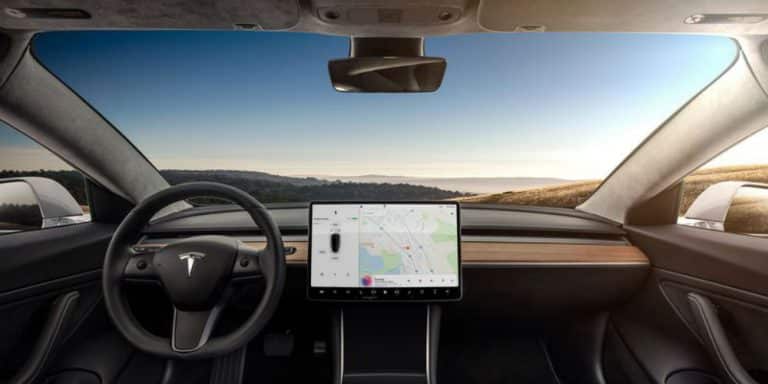 Dit is de Tesla Model 3, de auto zonder dashboard
